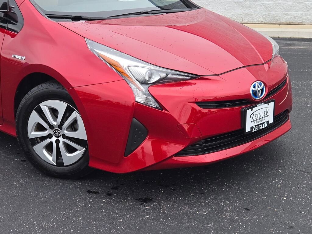 2016 Toyota Prius Four photo 2