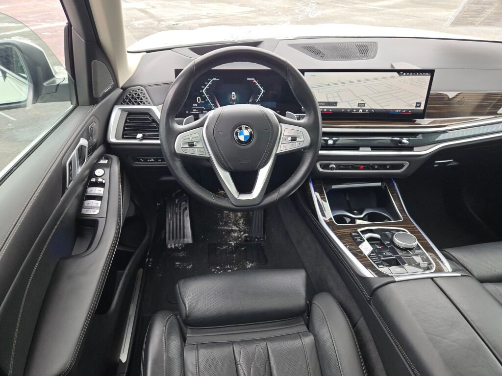 2025 BMW X7 - Image 20
