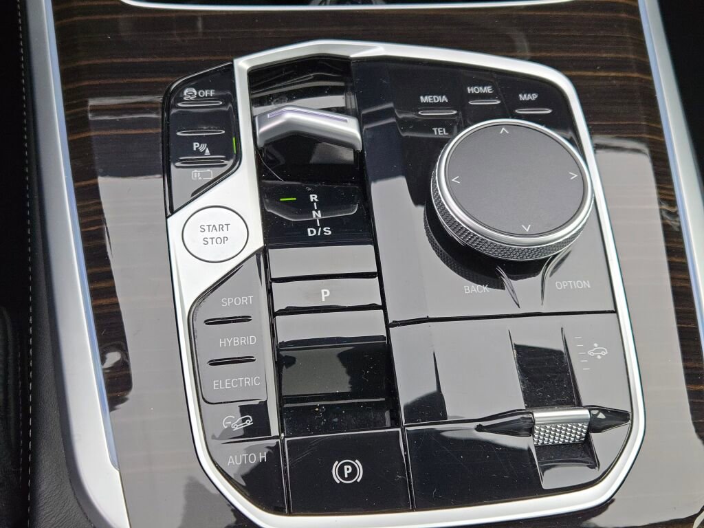 2025 BMW X5 - Image 28