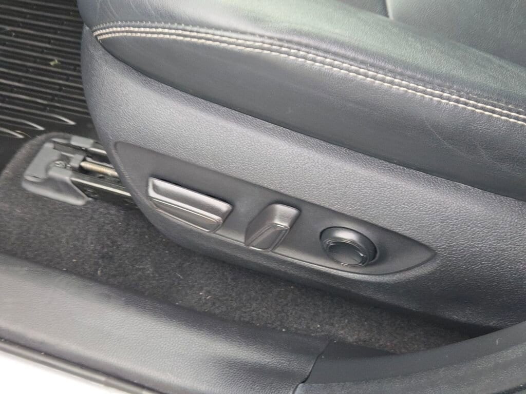 2020 TOYOTA RAV4 - Image 21