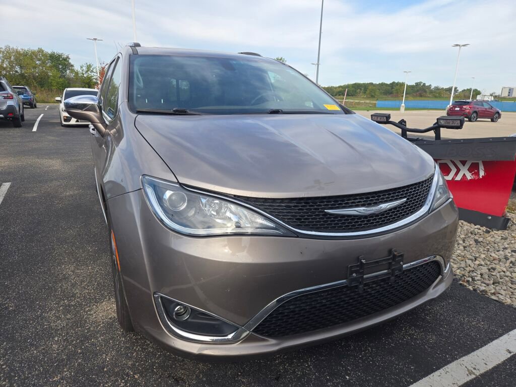 2018 Chrysler Pacifica Limited photo 2