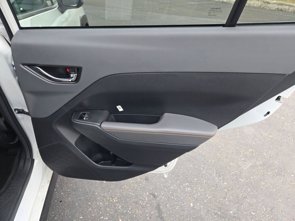 2025 SUBARU CROSSTREK - Image 8