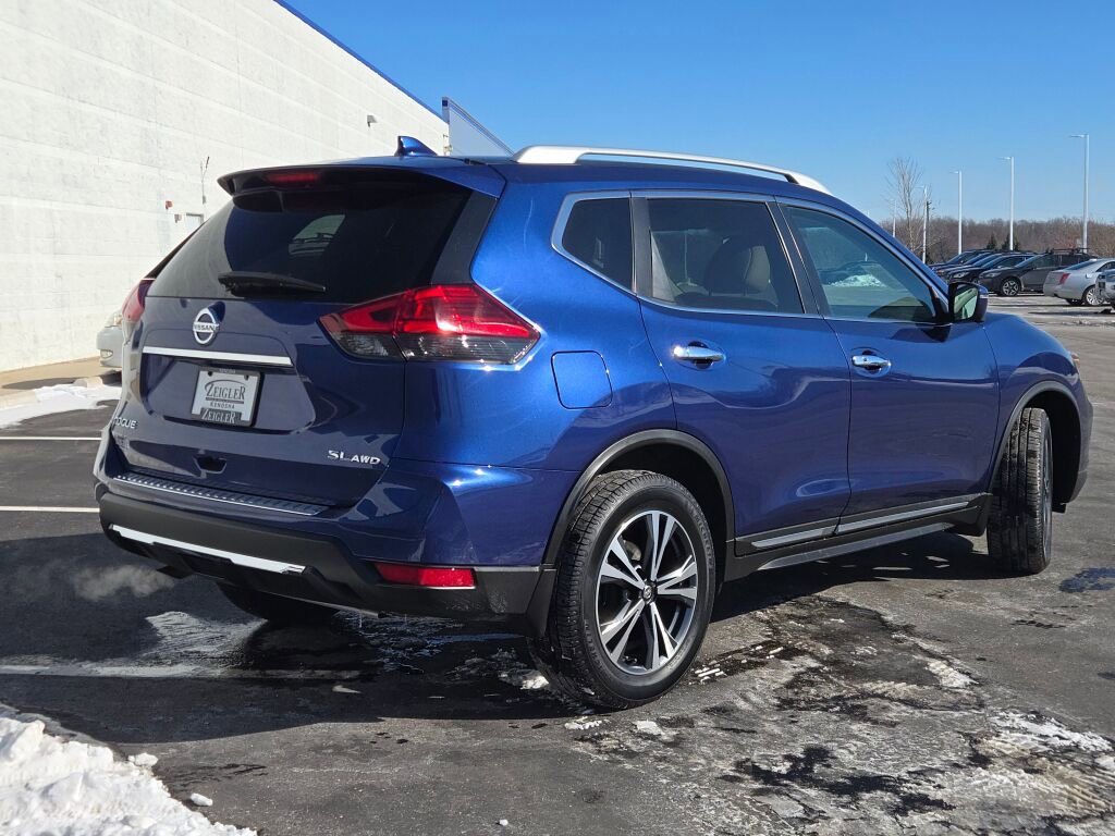 2017 NISSAN ROGUE - Image 10