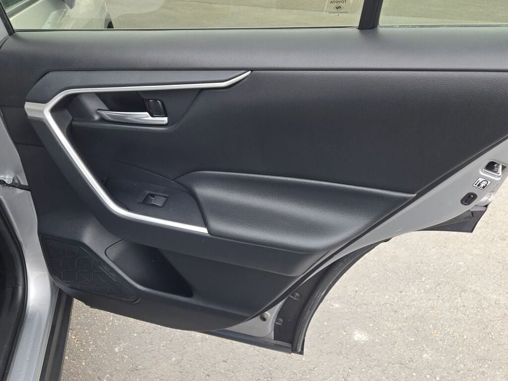 2020 TOYOTA RAV4 - Image 7