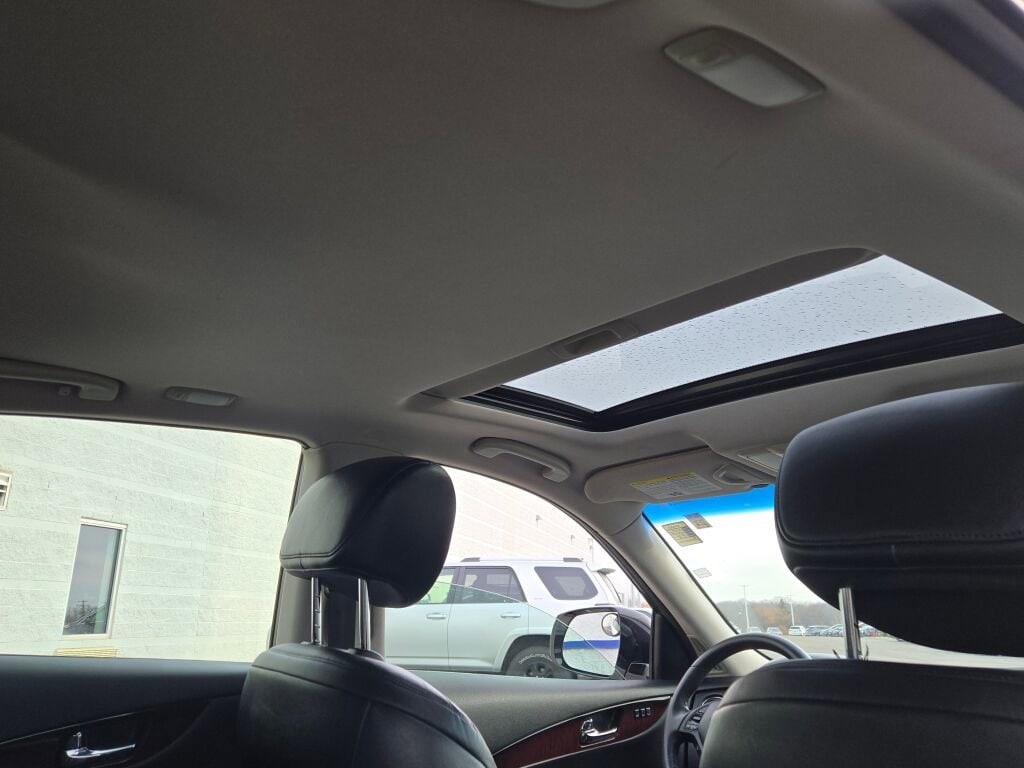 2017 INFINITI QX50 - Image 9