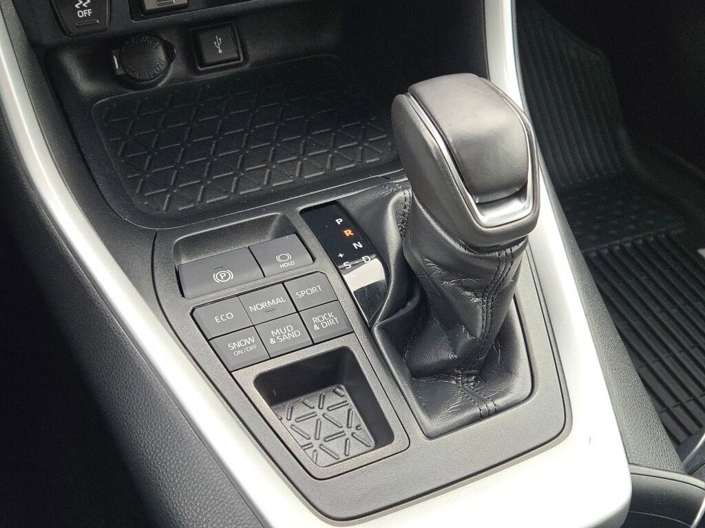 2020 TOYOTA RAV4 - Image 27