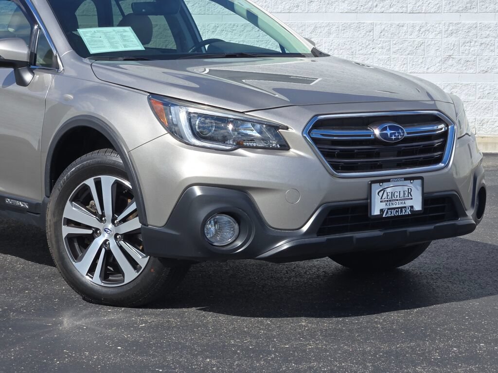 2019 Subaru Outback Limited - Photo 2