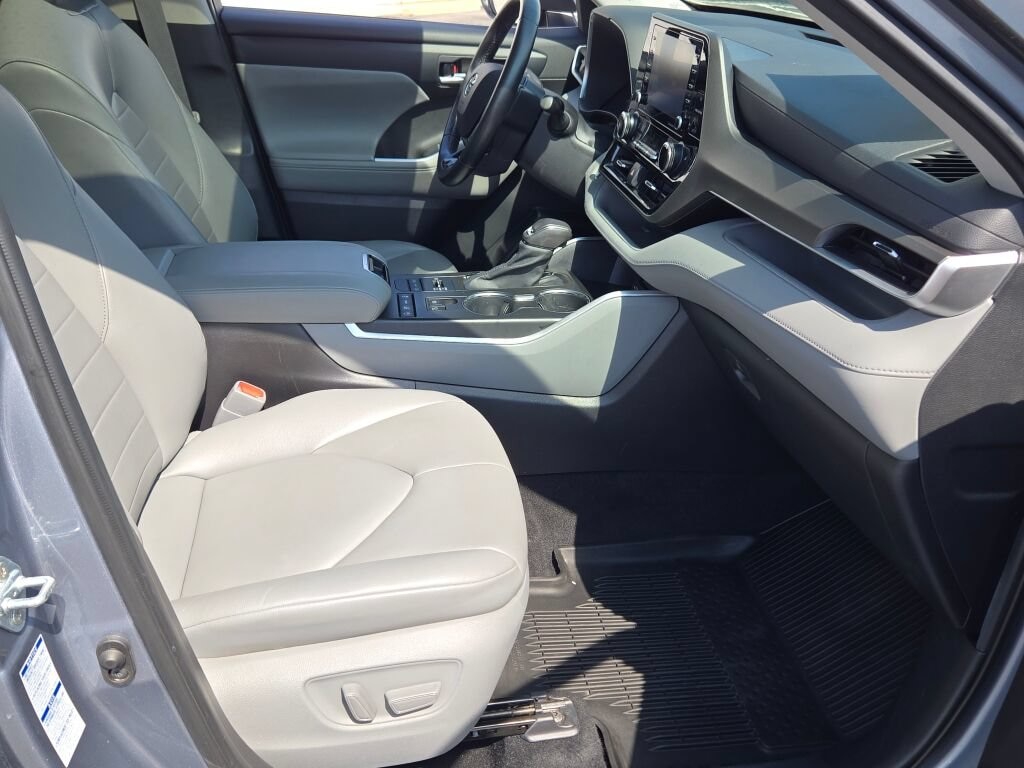 Used 2021 Toyota Highlander XLE SUV