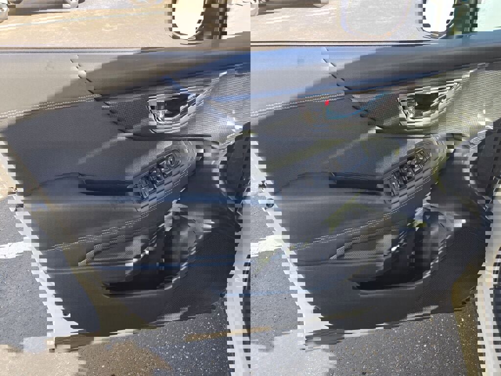 2023 SUBARU FORESTER - Image 18