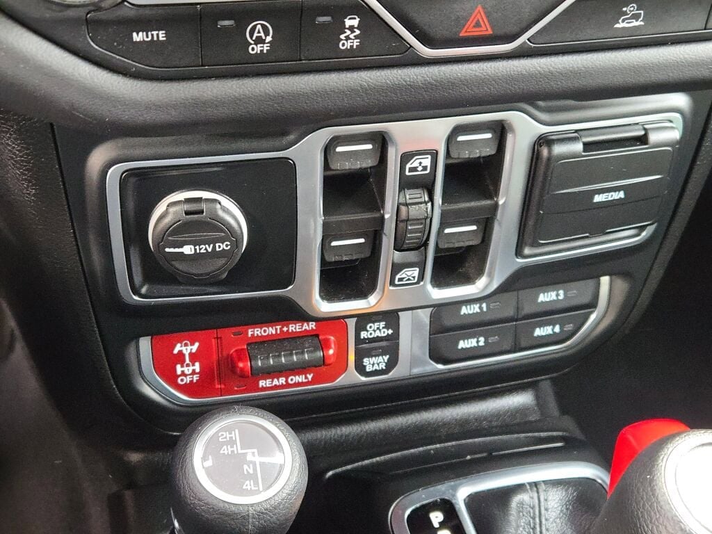 2025 JEEP WRANGLER - Image 23