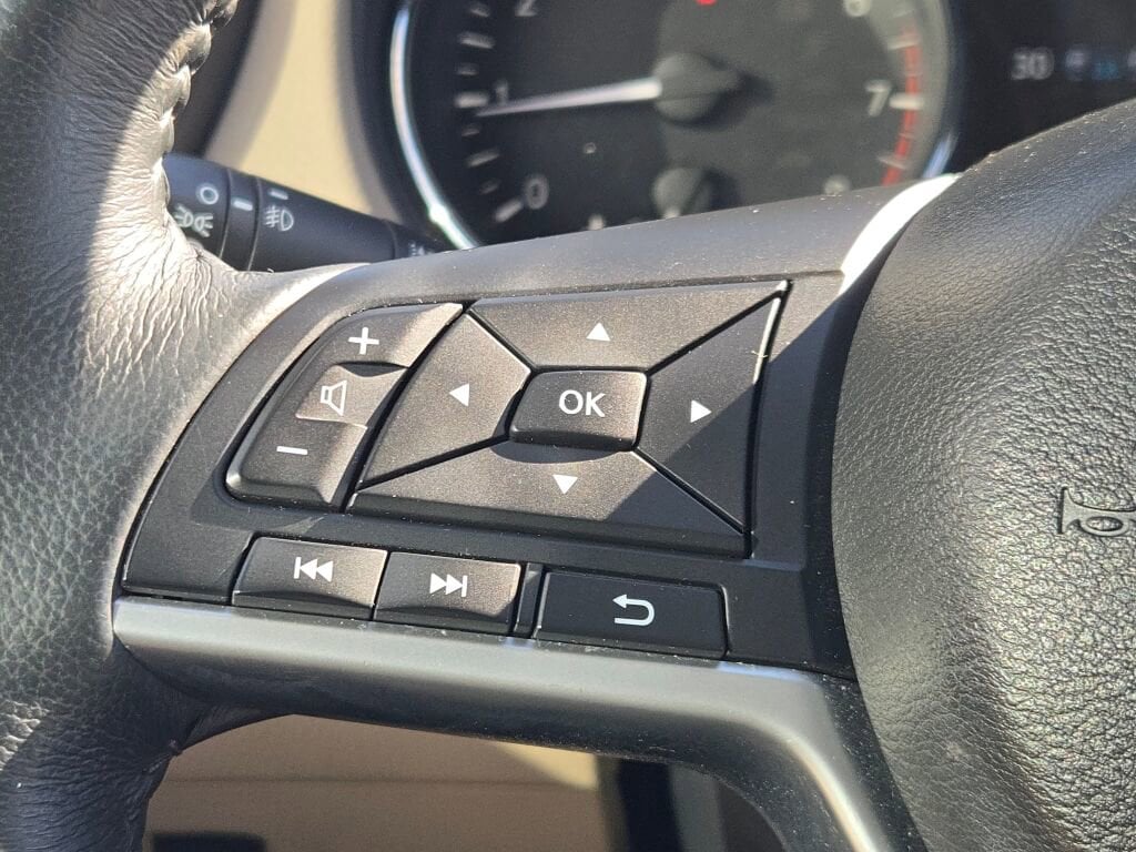 2017 NISSAN ROGUE - Image 31