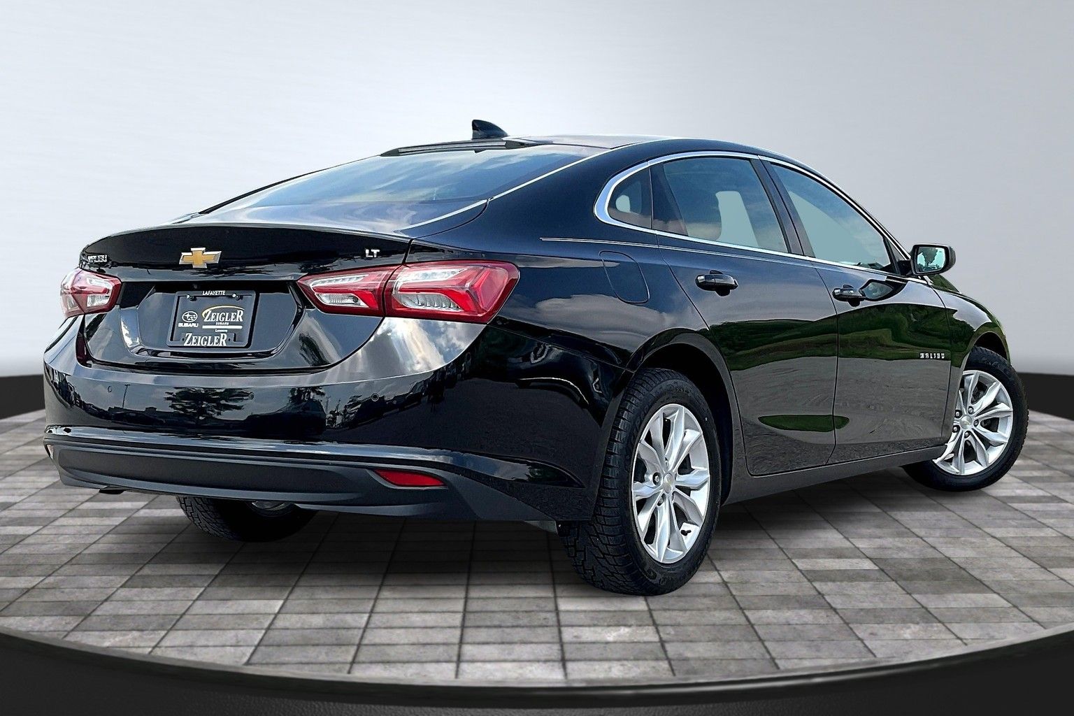 Used 2019 Chevrolet Malibu 1LT with VIN 1G1ZD5ST0KF150411 for sale in Lafayette, IN