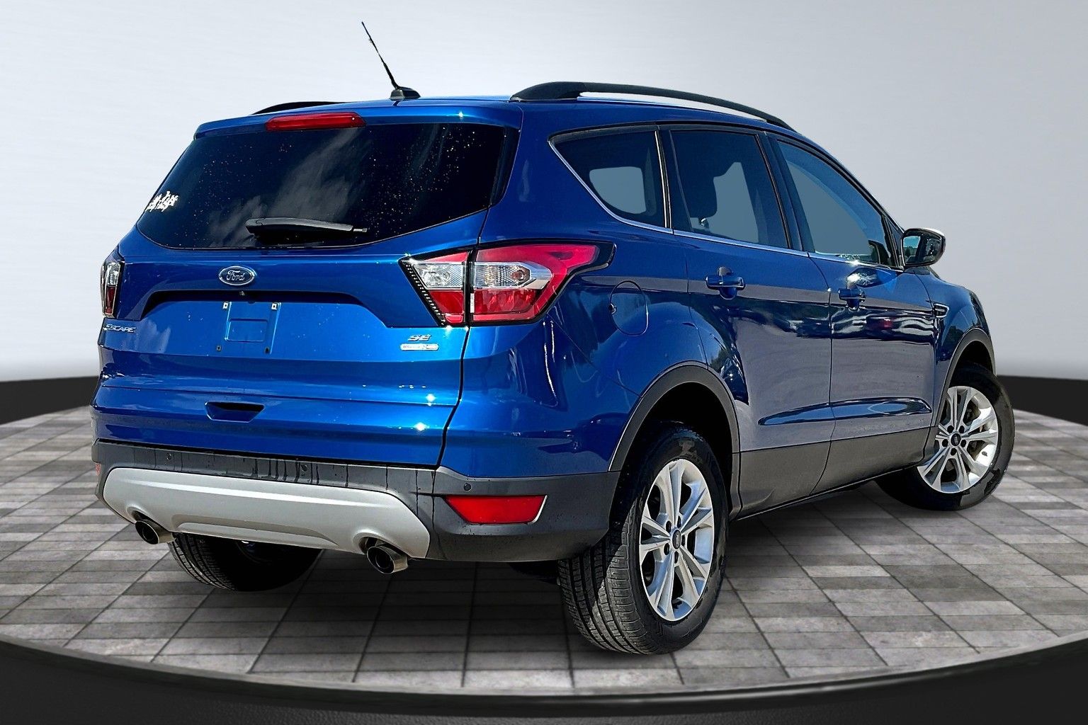 2017 Ford Escape SE photo 2