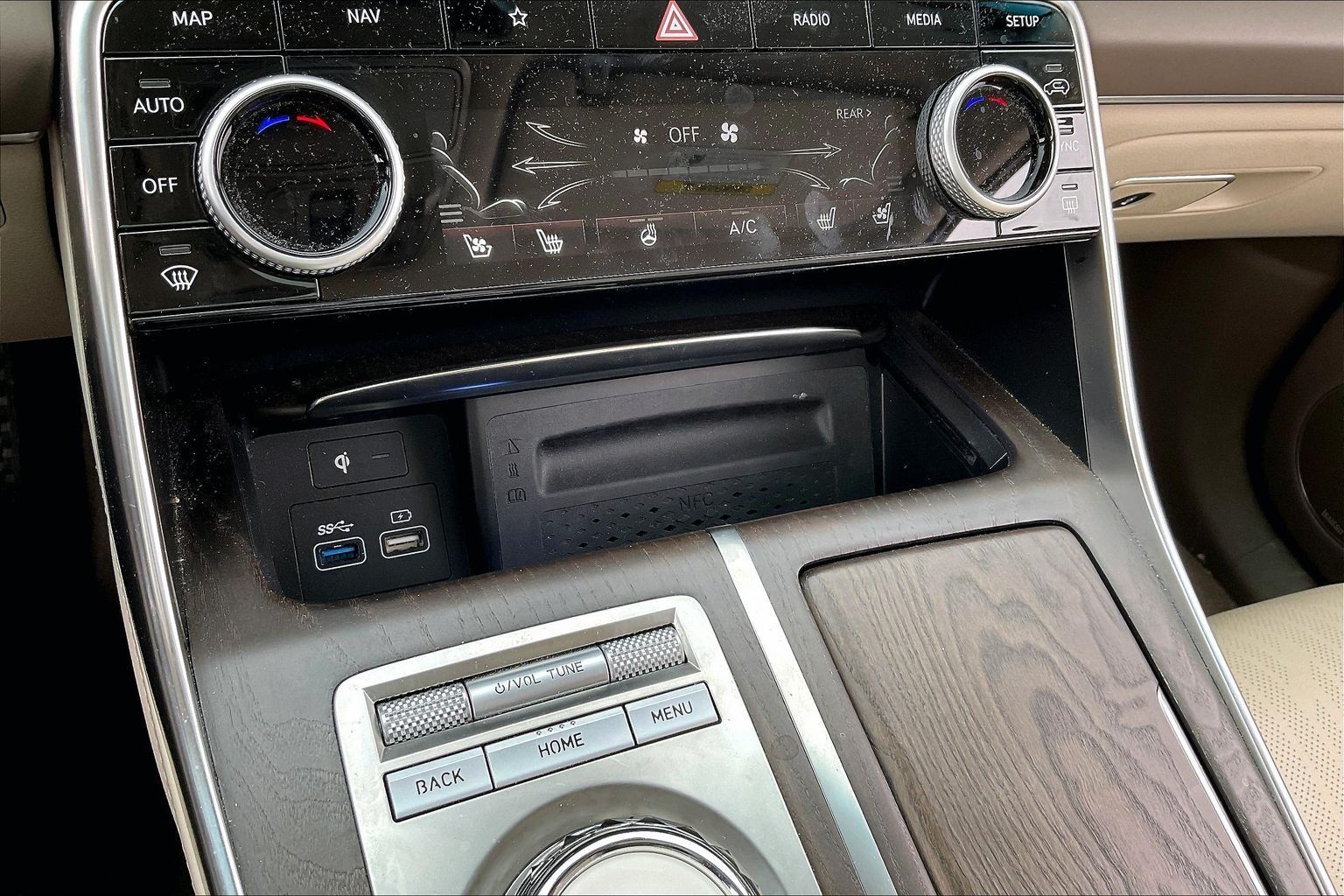 2023 GENESIS GV80 - Image 25