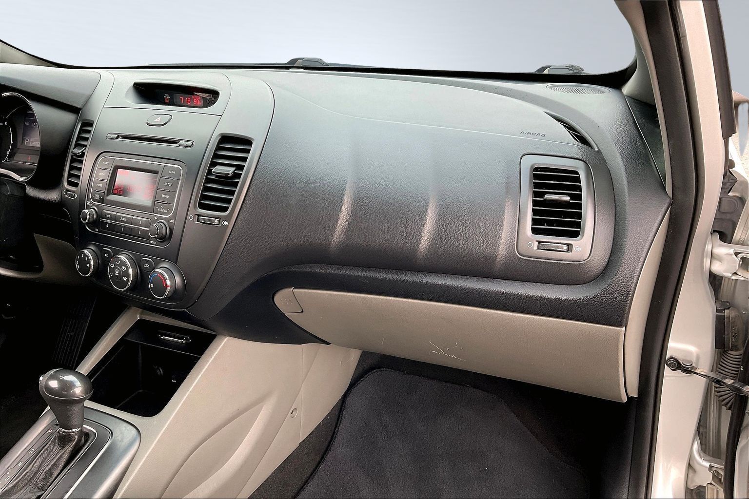 2014 KIA FORTE - Image 15