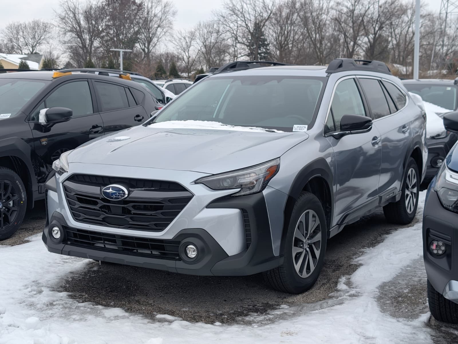 2025 Subaru Outback Premium's photo