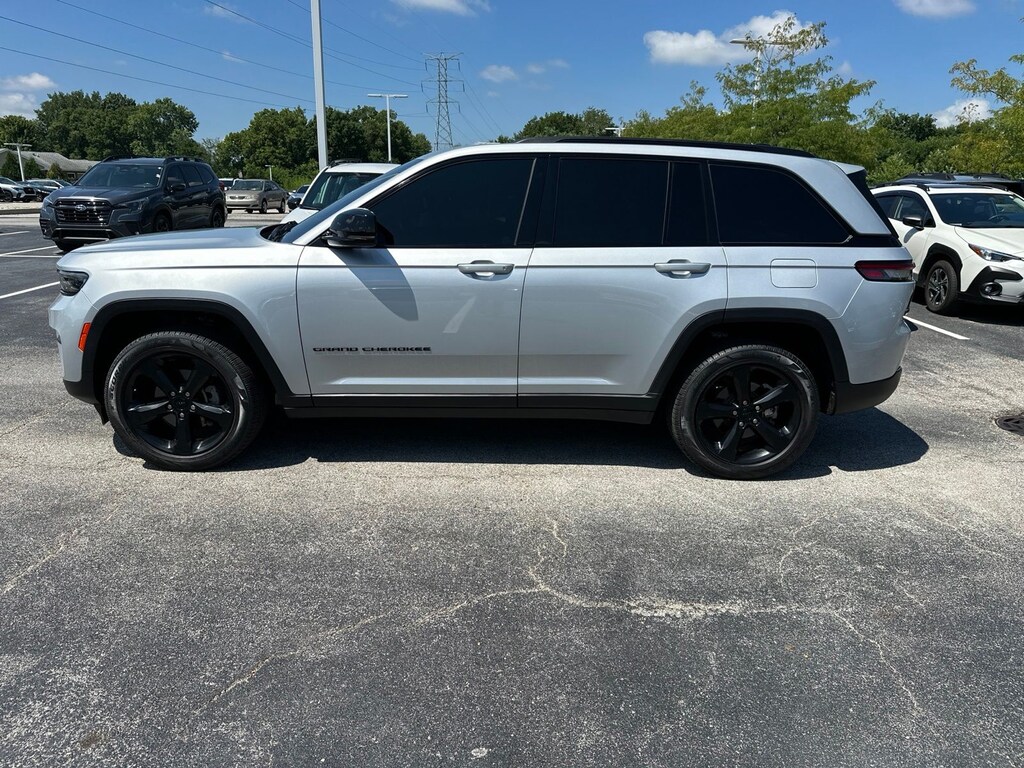 Used 2022 Jeep Grand Cherokee Altitude SUV