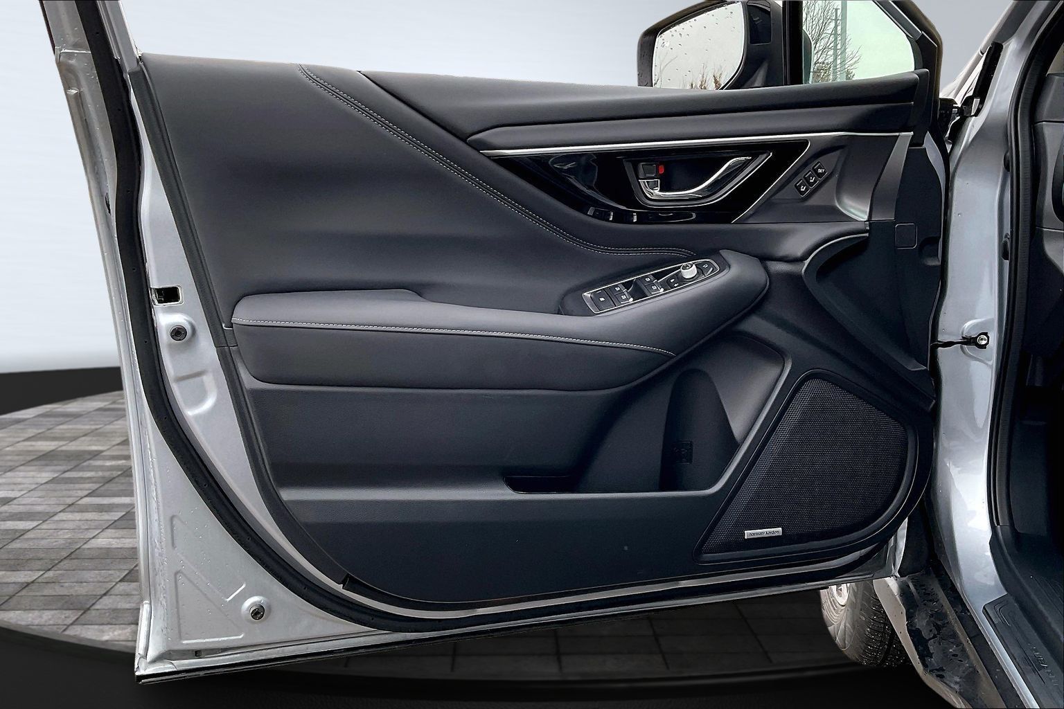 2025 SUBARU OUTBACK - Image 17