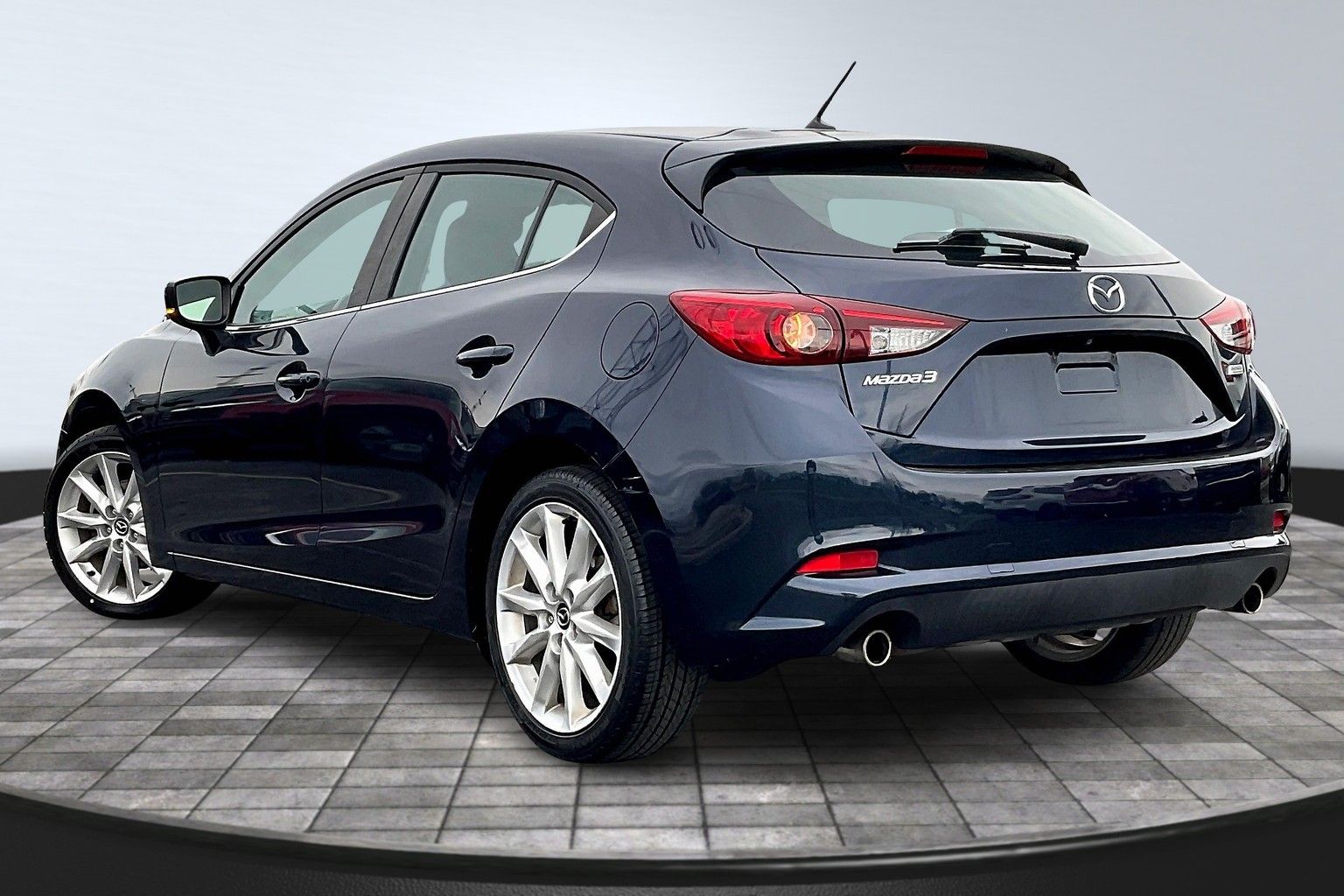 2017 MAZDA MAZDA3 - Image 11