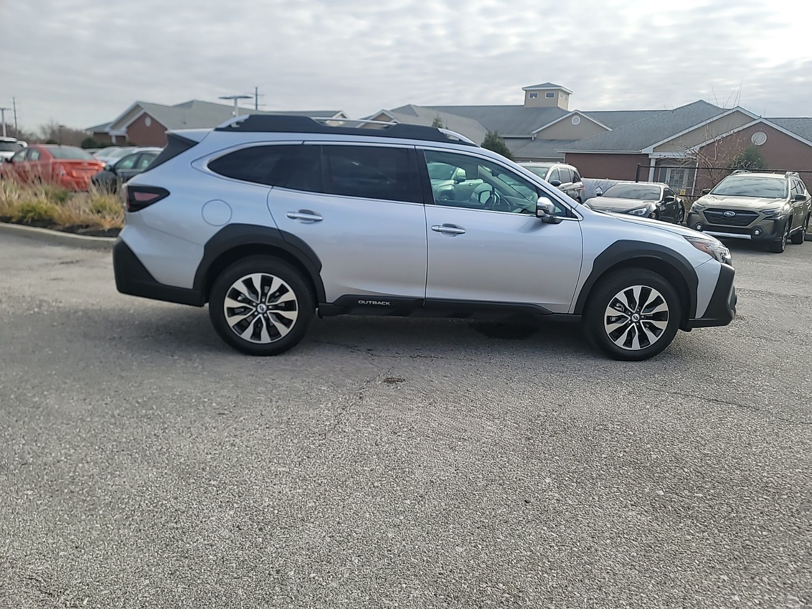 2025 SUBARU OUTBACK - Image 14