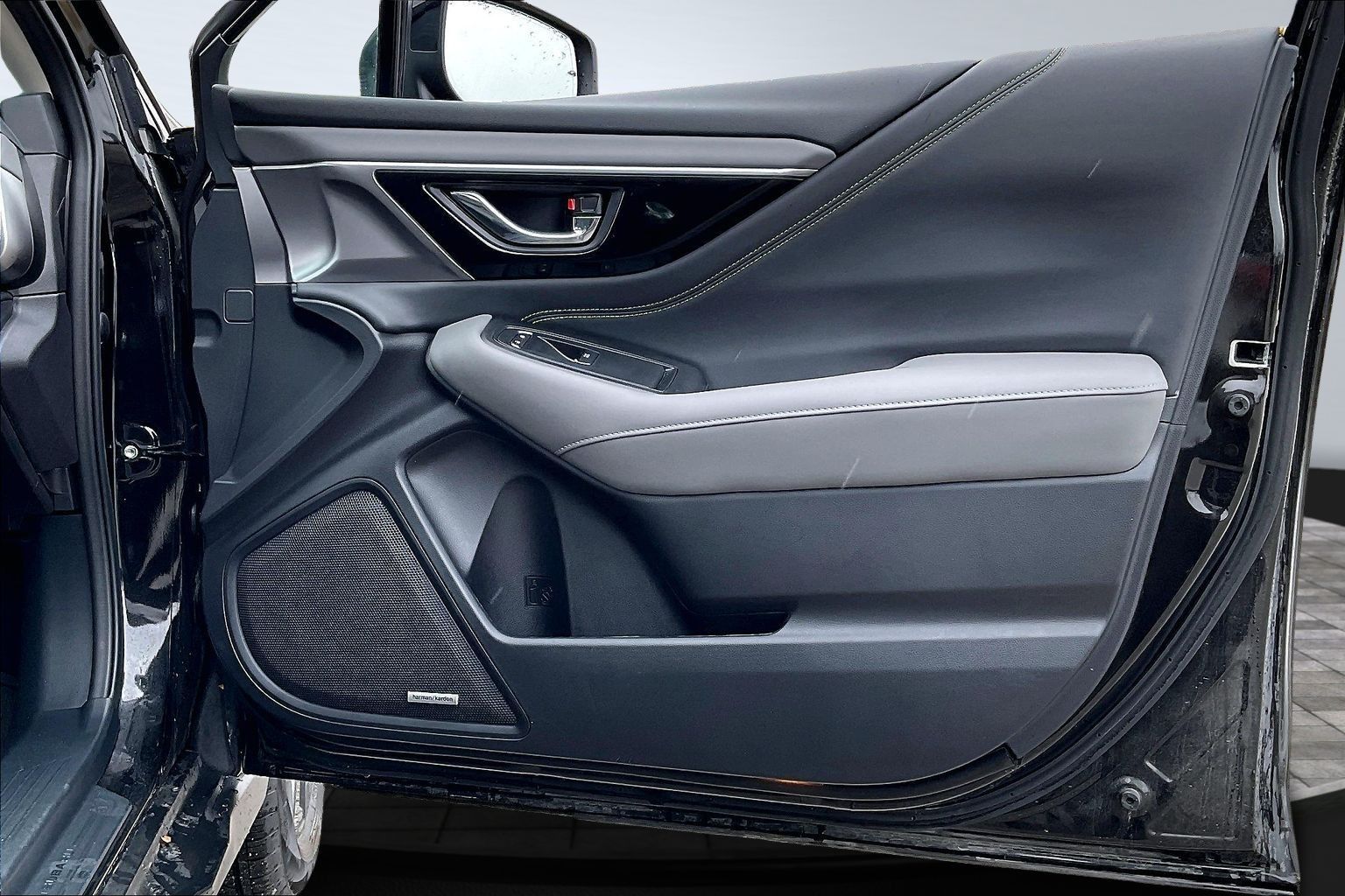 2025 SUBARU OUTBACK - Image 18