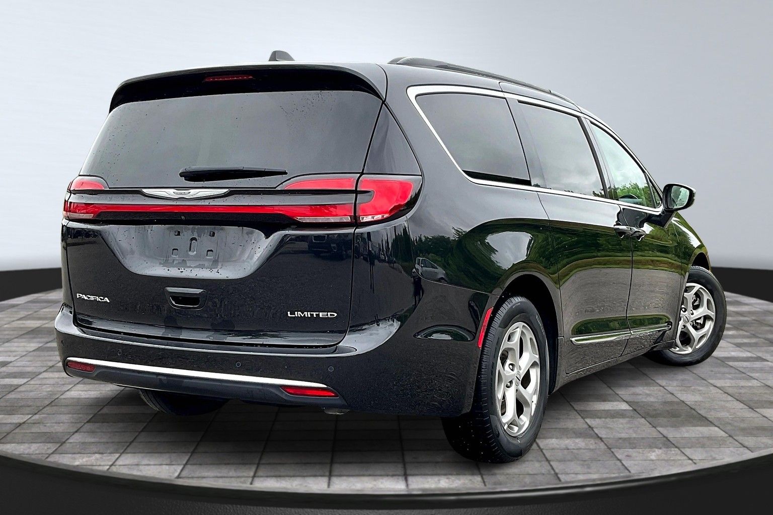 Used 2023 Chrysler Pacifica Limited with VIN 2C4RC1GG0PR571298 for sale in Lafayette, IN