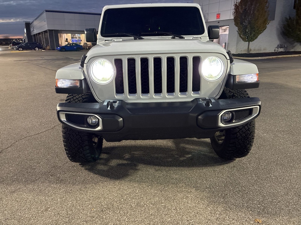 Used 2022 Jeep Gladiator Overland Truck