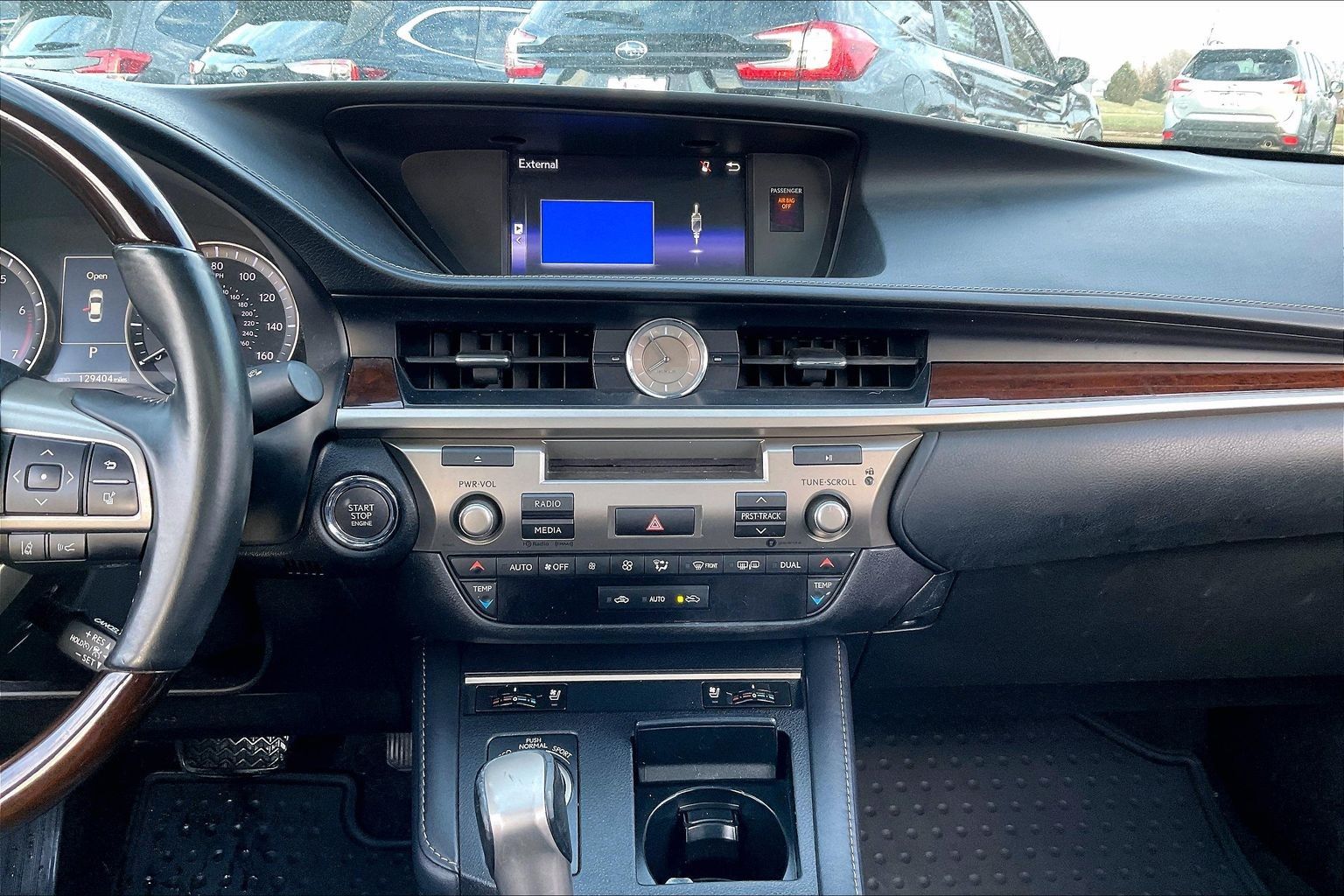 2017 LEXUS ES - Image 23