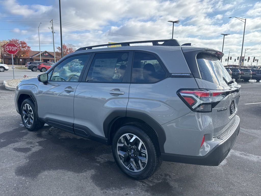 2025 Subaru Forester Premium photo 3