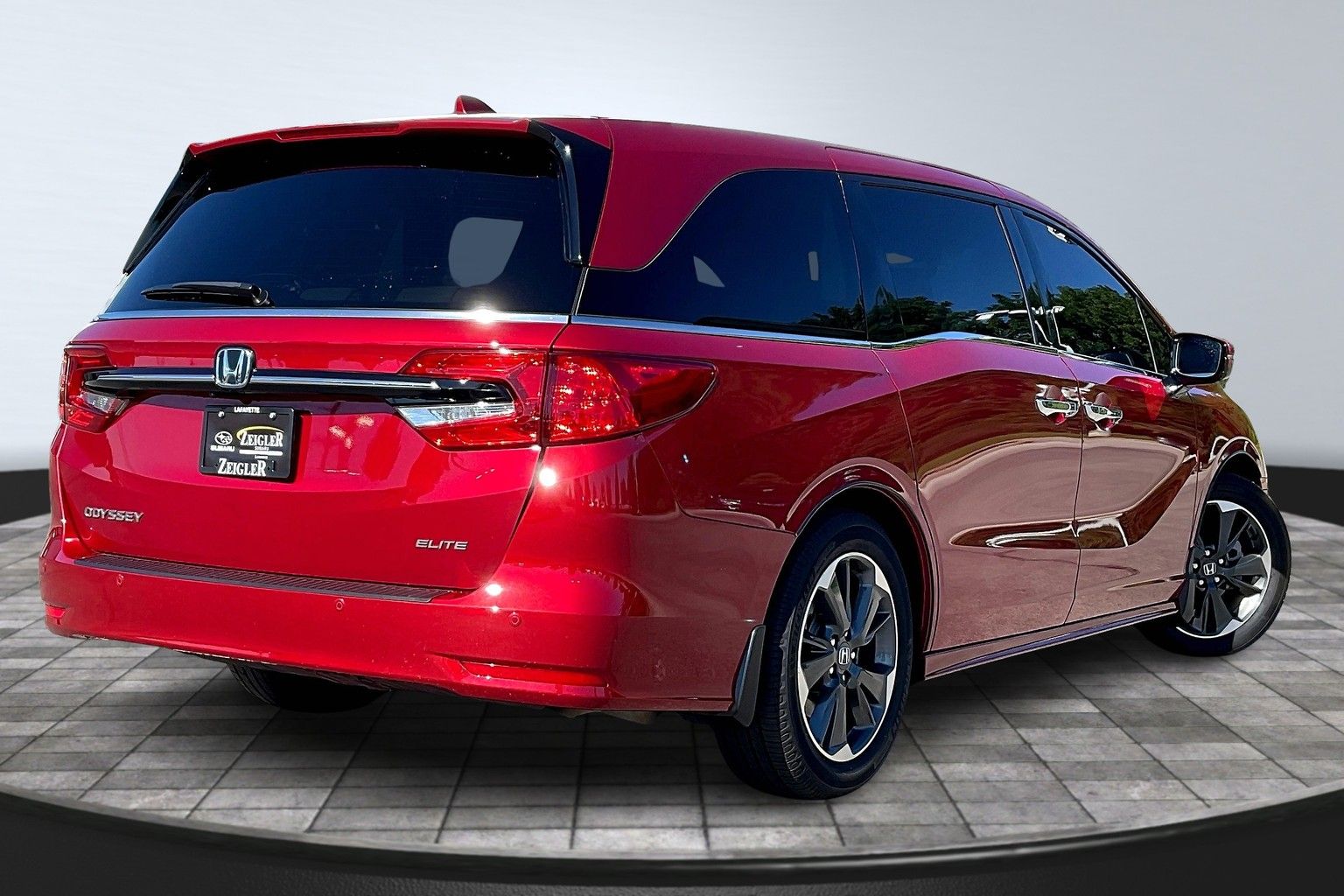 2023 Honda Odyssey Elite photo 2