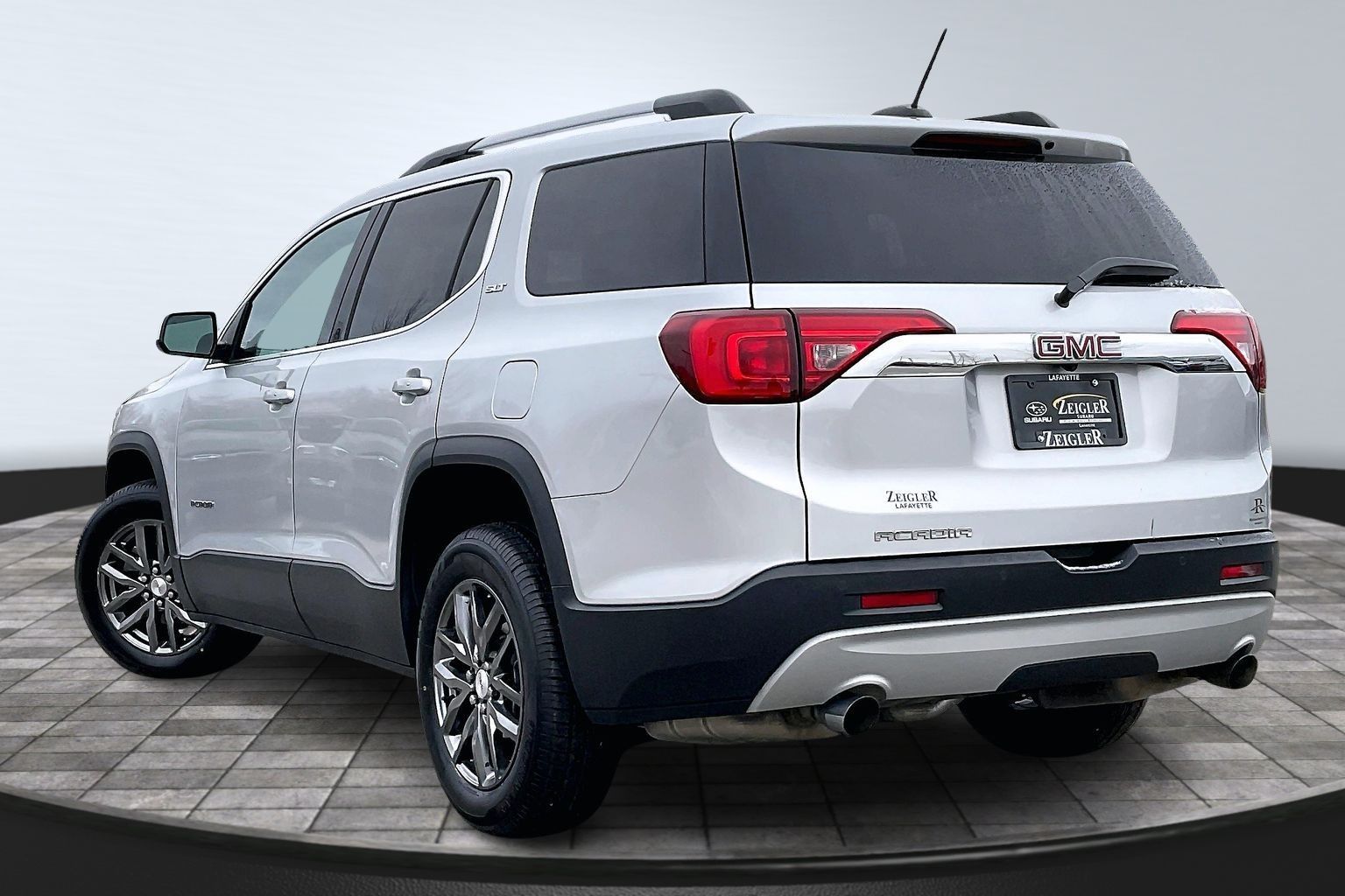 2017 GMC ACADIA - Image 11
