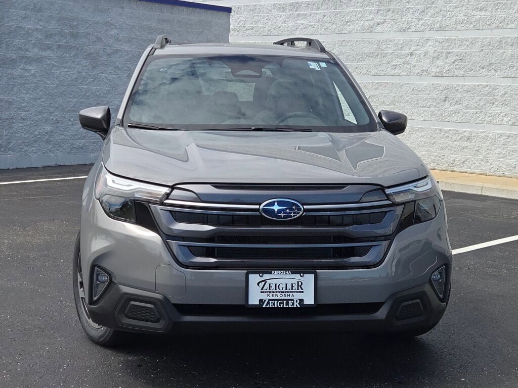 2025 Subaru Forester Premium photo 4