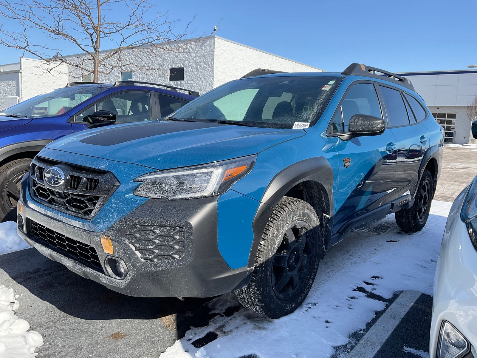 2025 SUBARU OUTBACK - Image 1