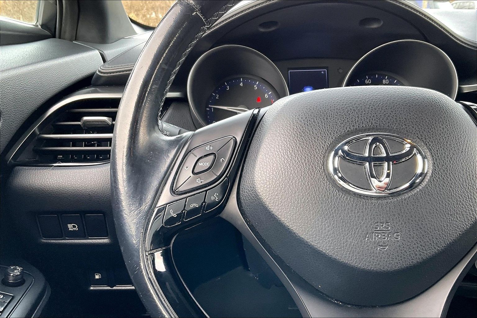 2018 TOYOTA C-HR - Image 18