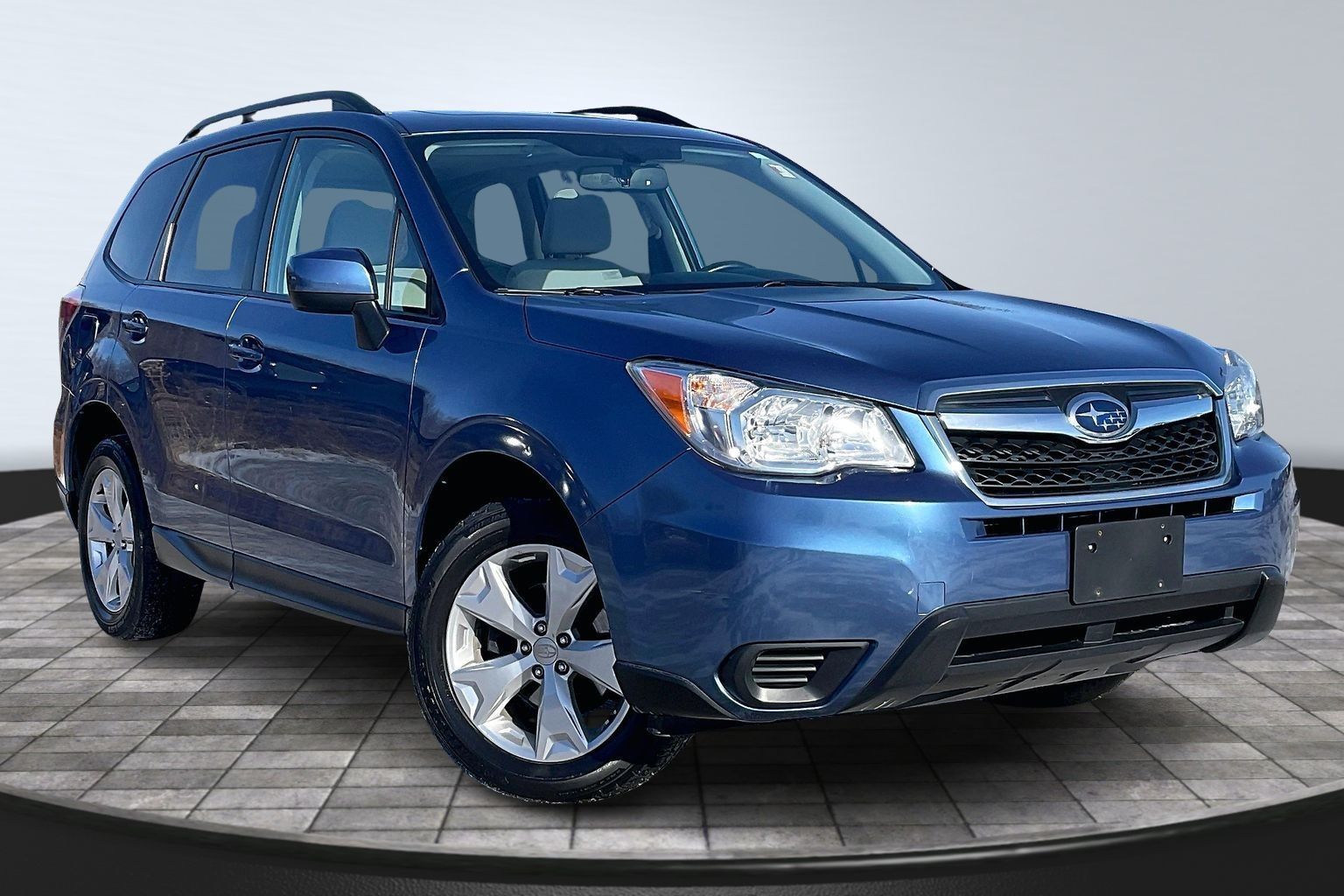 2015 SUBARU FORESTER - Image 10