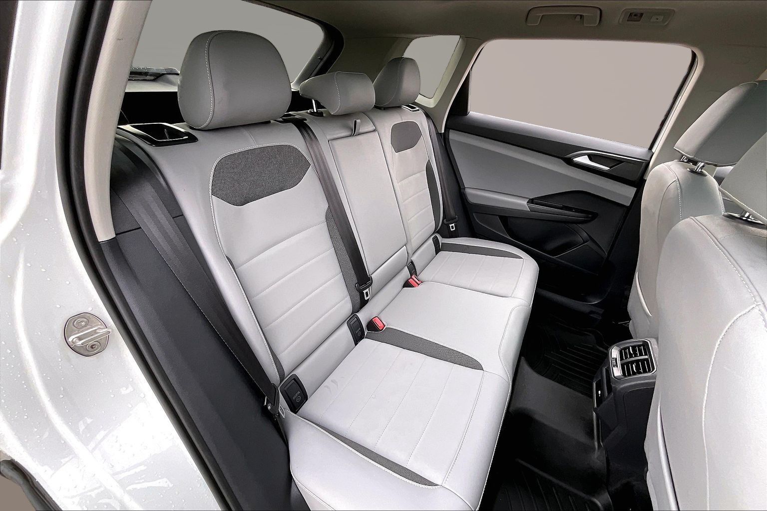 2023 VOLKSWAGEN TAOS - Image 28