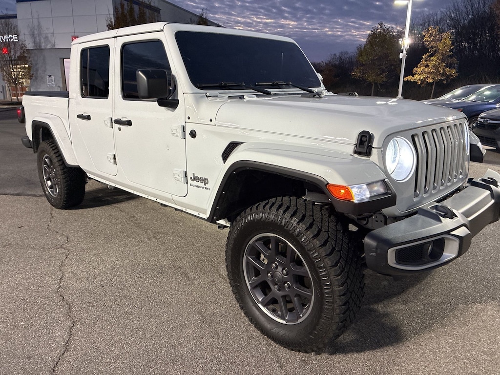 Used 2022 Jeep Gladiator Overland Truck
