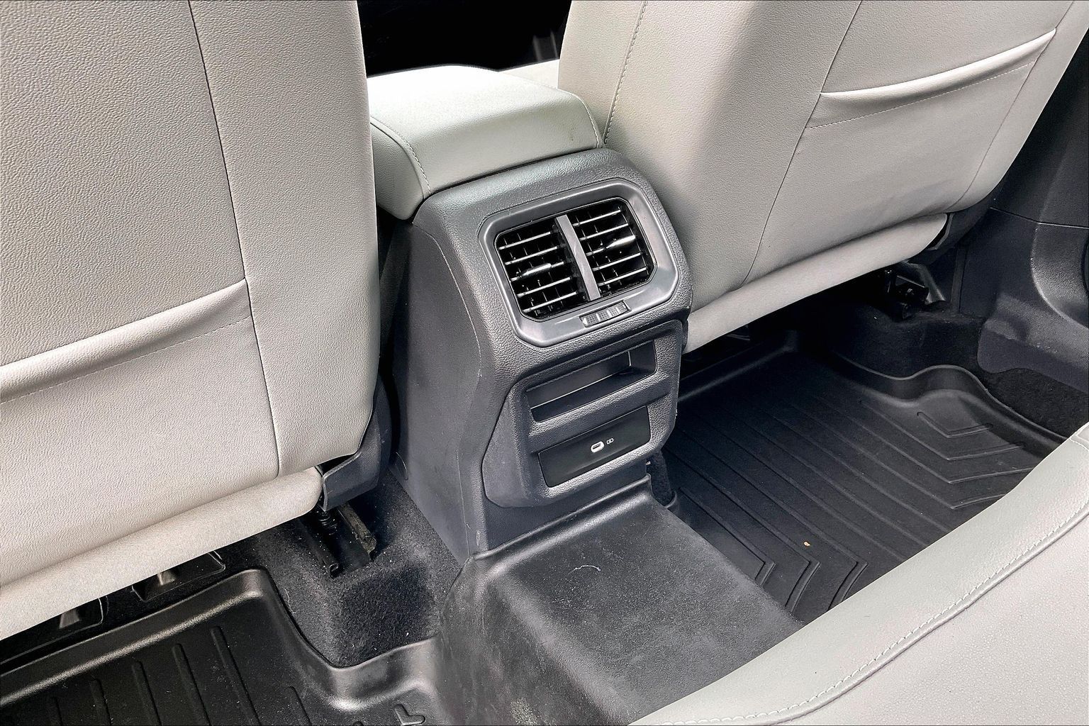 2023 VOLKSWAGEN TAOS - Image 24