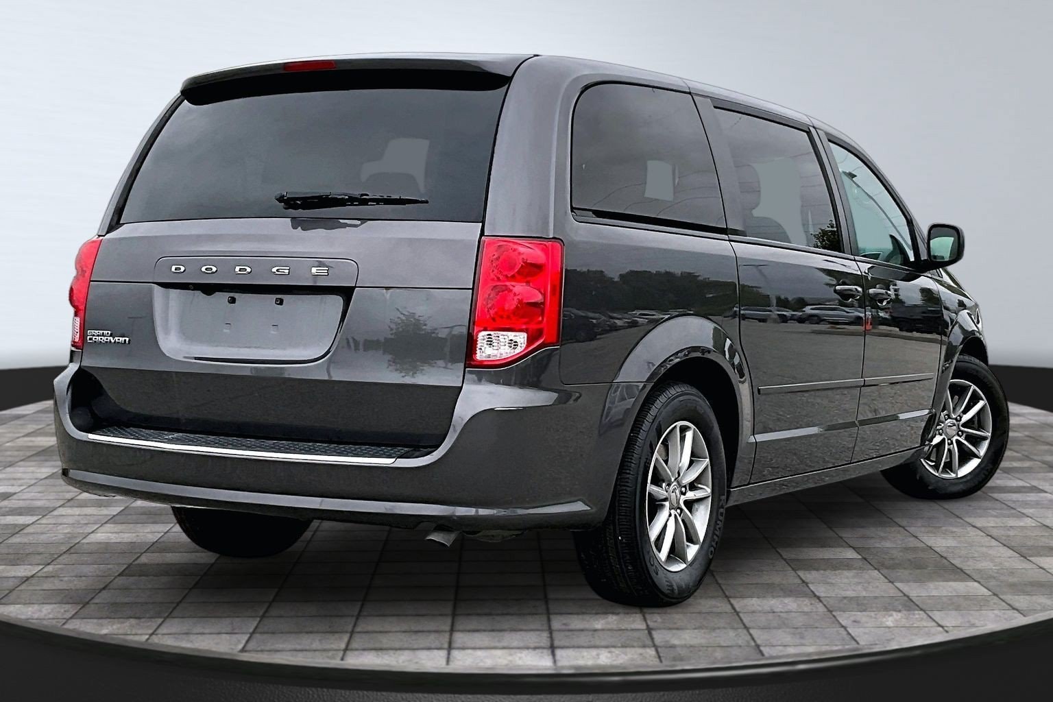 Used 2017 Dodge Grand Caravan SE Plus with VIN 2C4RDGBG1HR567737 for sale in Lafayette, IN