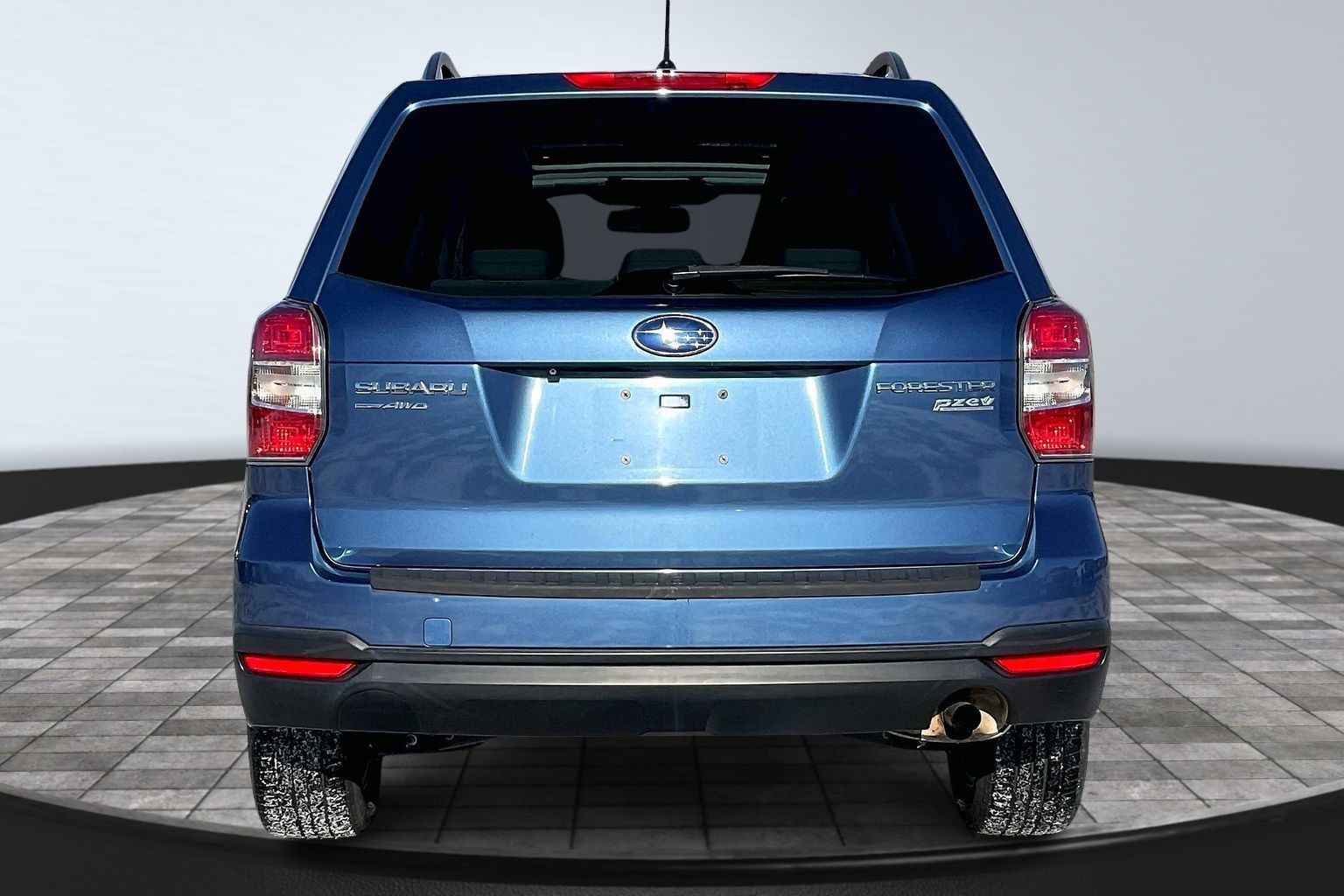 2015 SUBARU FORESTER - Image 4