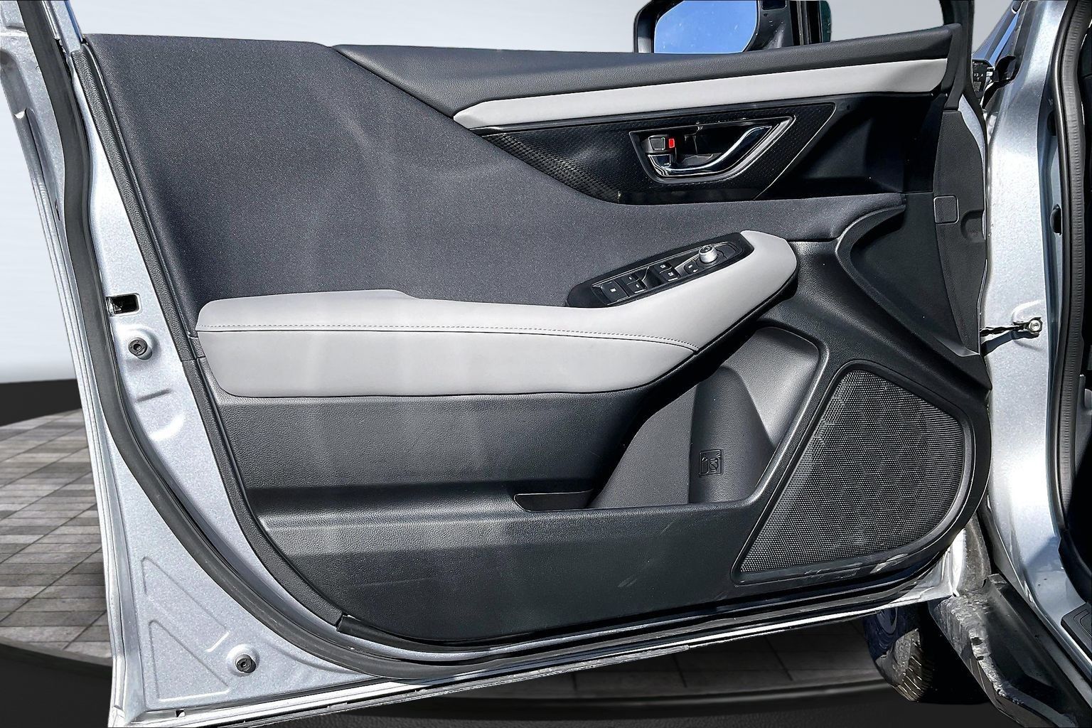 2025 SUBARU OUTBACK - Image 17