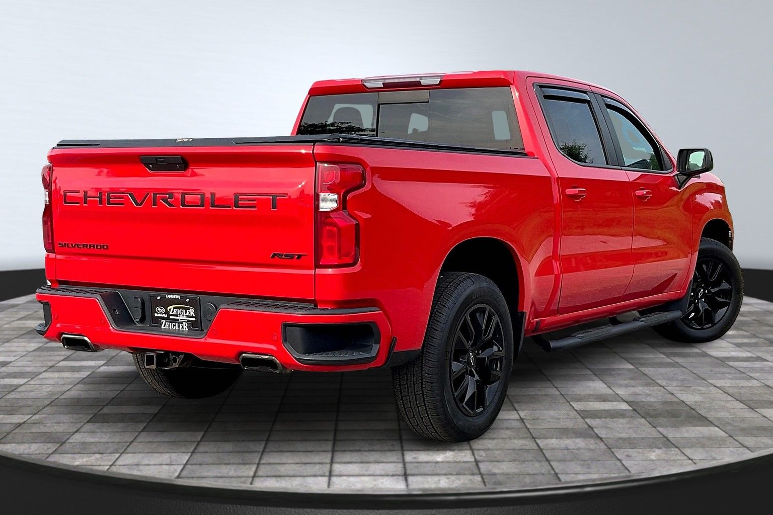Used 2020 Chevrolet Silverado 1500 RST with VIN 1GCUYEEL2LZ211615 for sale in Lafayette, IN