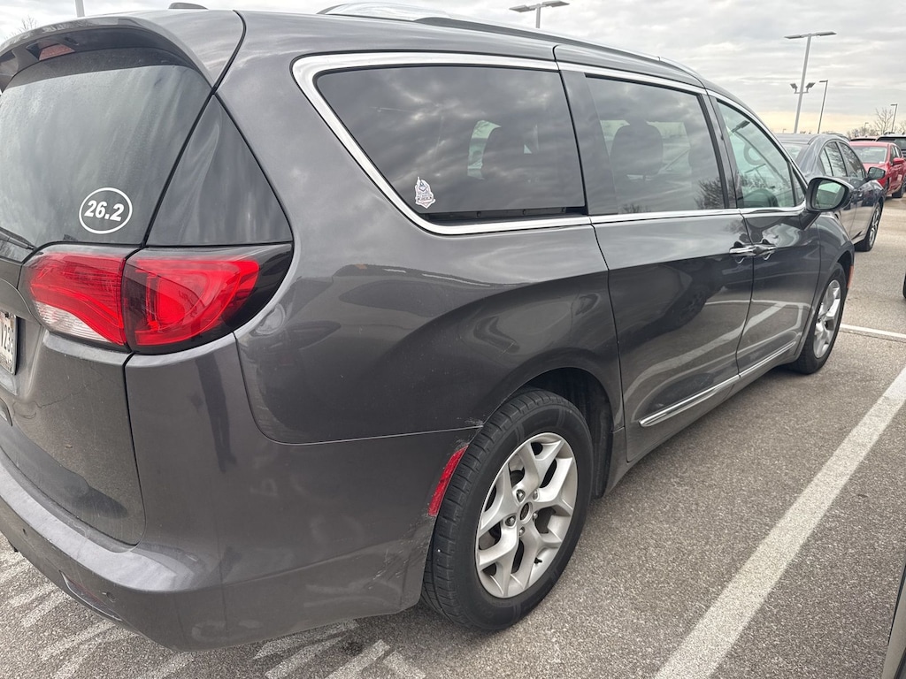 Used 2017 Chrysler Pacifica Touring L Plus Minivan/Van