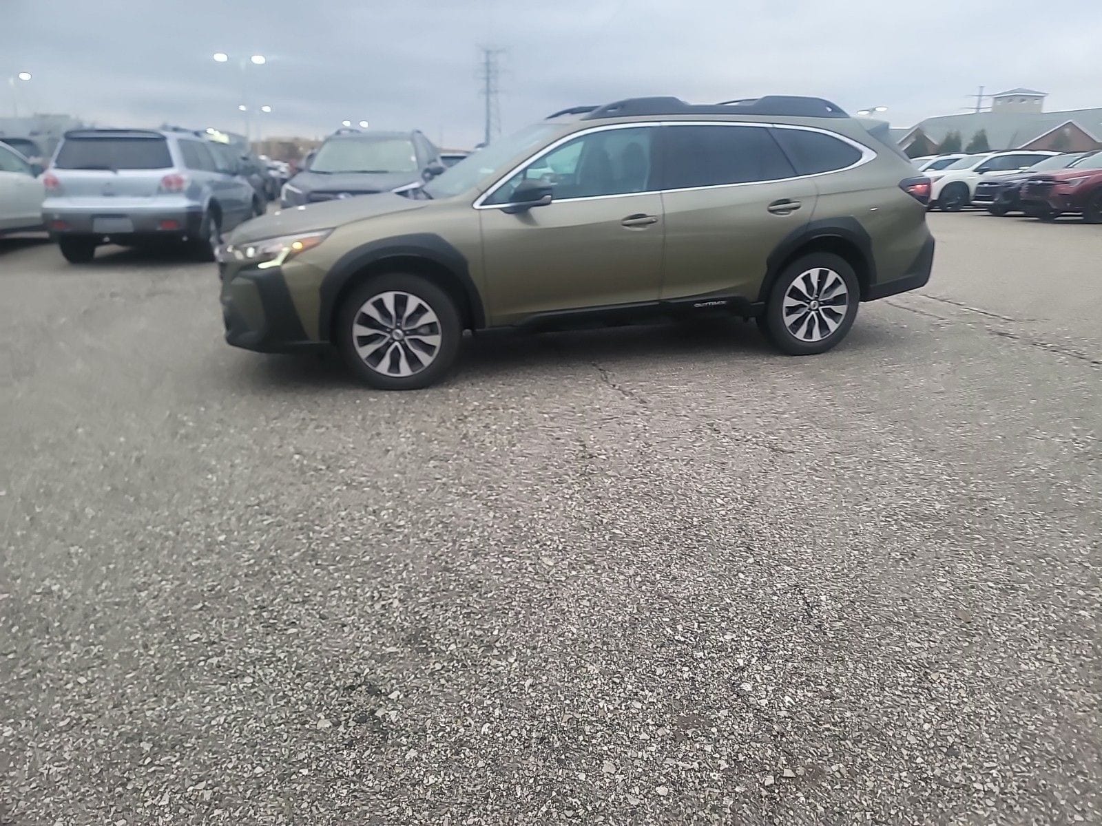 2024 SUBARU OUTBACK - Image 17