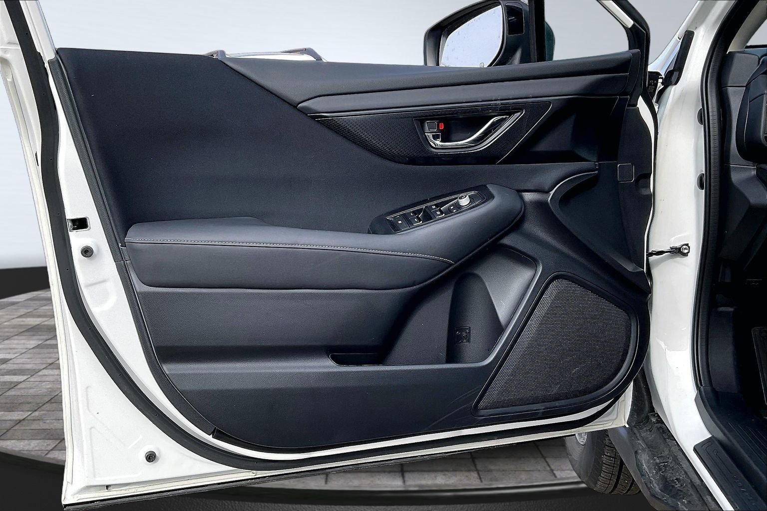 2025 SUBARU OUTBACK - Image 17