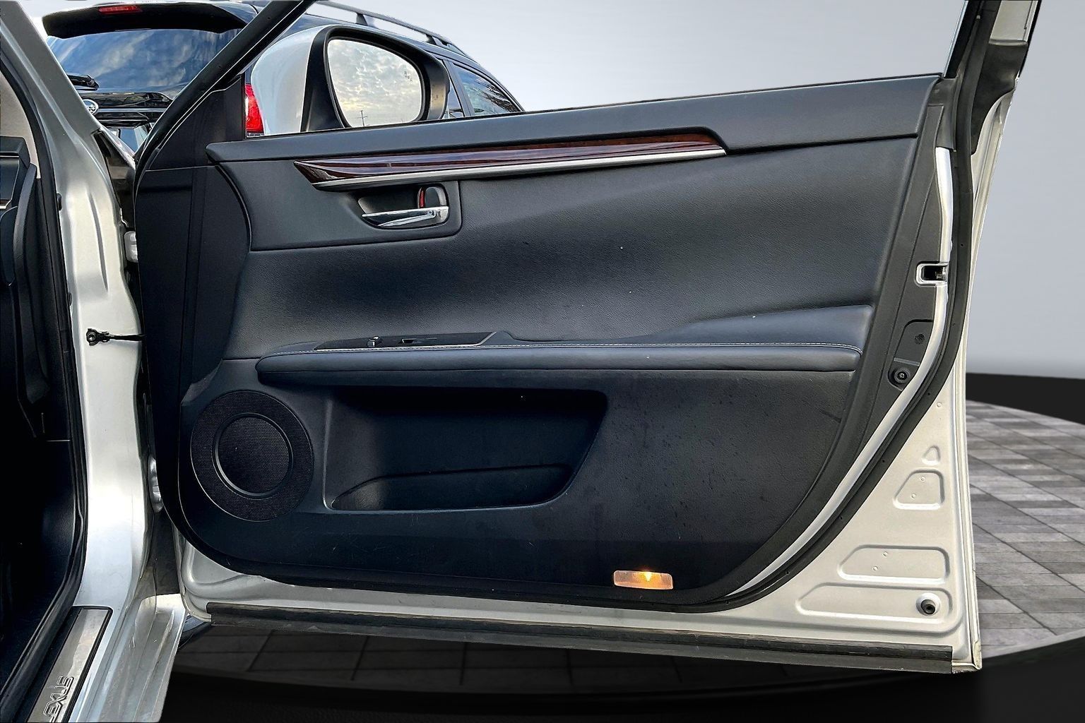 2017 LEXUS ES - Image 18