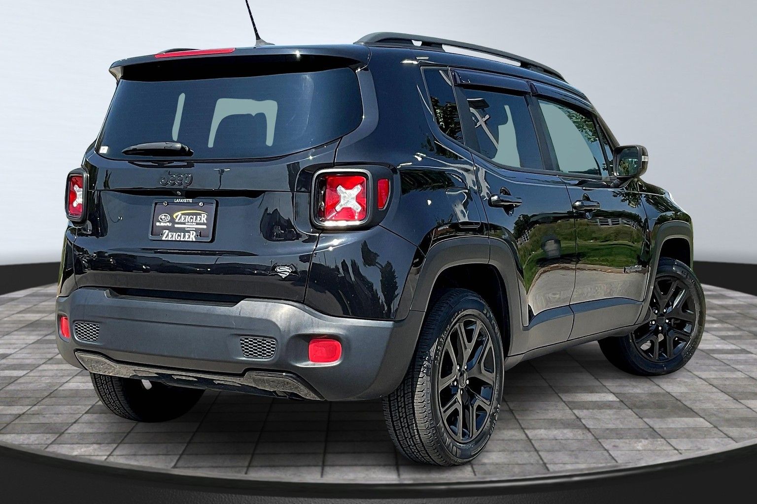 2016 Jeep Renegade Latitude photo 2