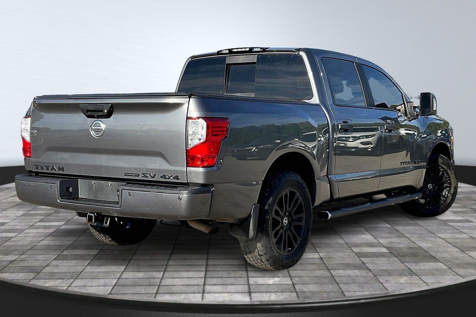 2018 Nissan Titan SV photo 2