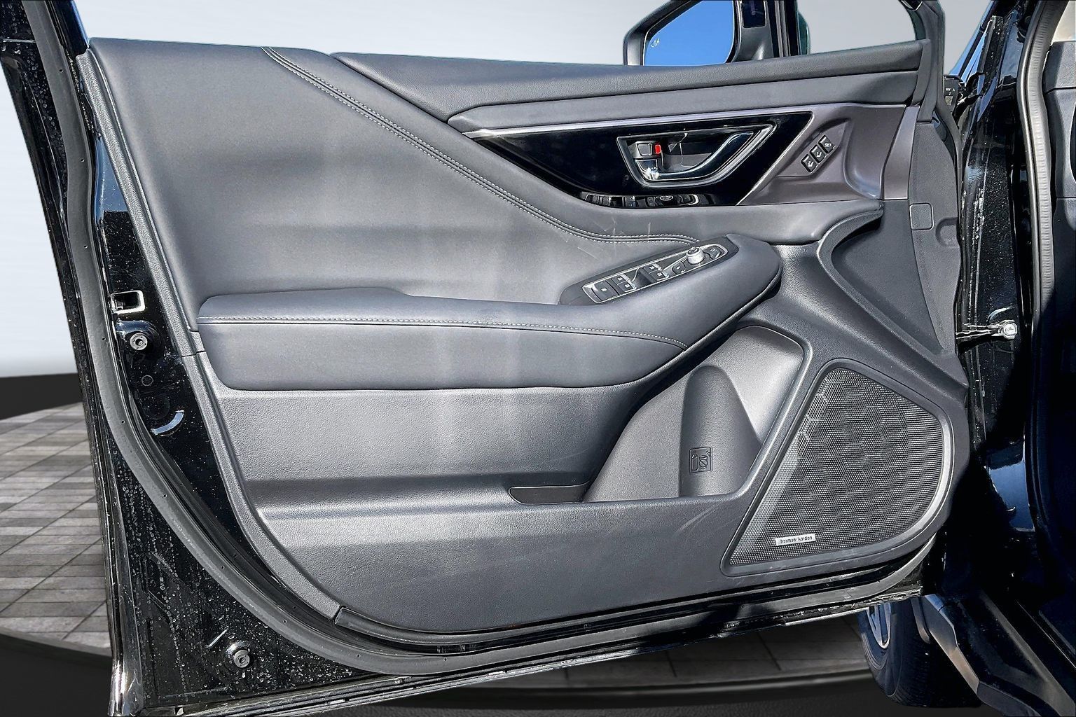 2025 SUBARU OUTBACK - Image 17