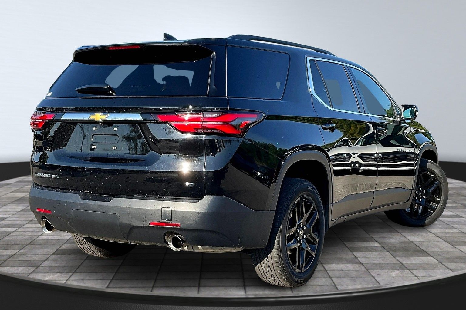 2023 Chevrolet Traverse photo 2